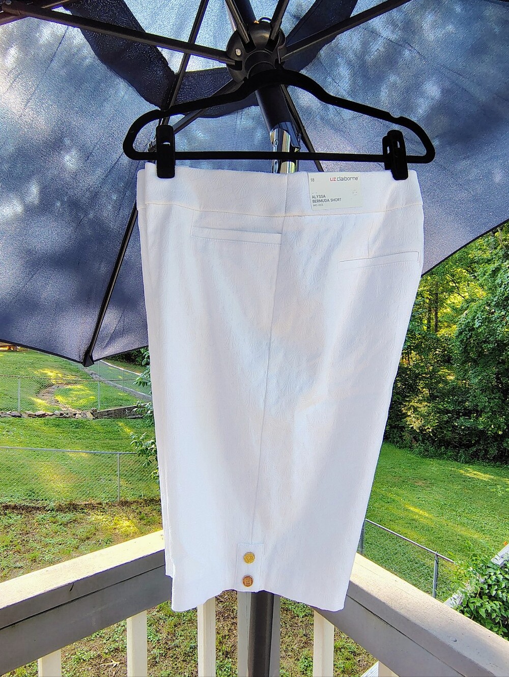 NWT Liz Claiborne Alyssa White Bermuda Shorts - Size 18 - JCPenney